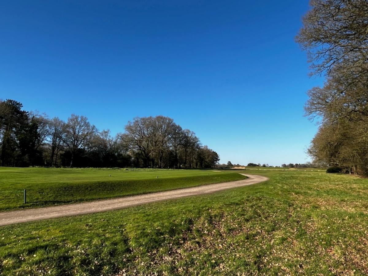 Spinney On The Green ウッドホール・スパ エクステリア 写真